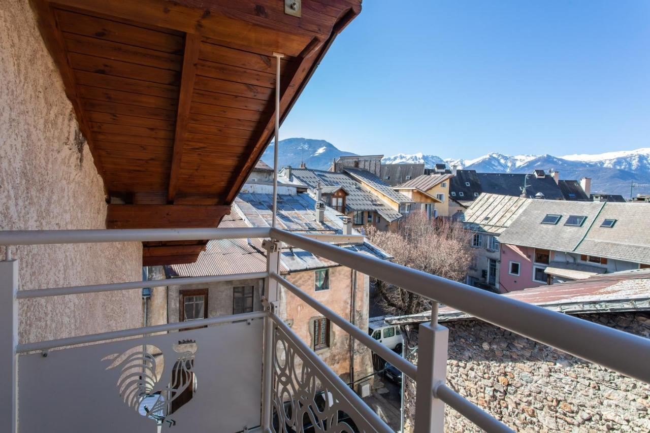 Le Coq Charmant Petit Studio En Centre Ville D'Embrun Exterior foto